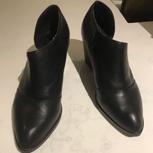 Shelleys London black leather high heels sz 8.5